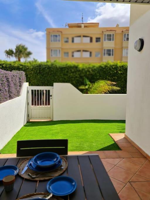 Homely Apt In Modern Building With Pool San Miguel de Abona Exteriör bild