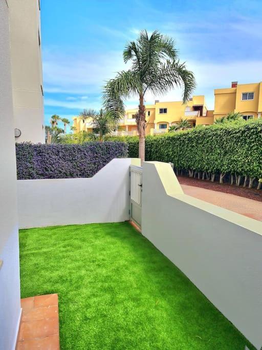 Homely Apt In Modern Building With Pool San Miguel de Abona Exteriör bild