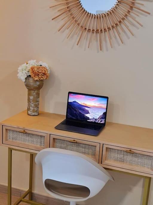 Homely Apt In Modern Building With Pool San Miguel de Abona Exteriör bild