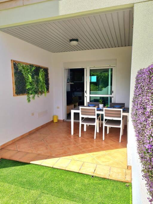 Homely Apt In Modern Building With Pool San Miguel de Abona Exteriör bild